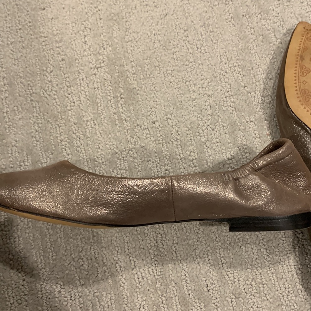 Size 7.5 Sparkly Champagne Color Pointed Flats Fr… - image 4